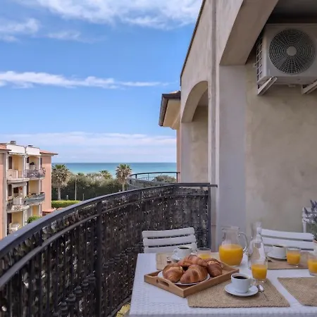 Apartmán -1 Min Dal Mare- Ac Balcone E Garage *